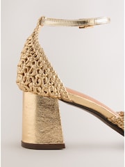 सुन - Forever Comfort® Floral Weave Block Heels - 7मध्ये 5 तस्बिर