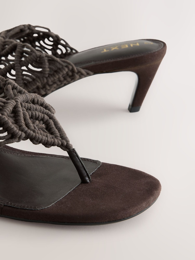 Schokoladenbraun - Forever Comfort® Crochet Toe Post Heels - Bild 10 von 10