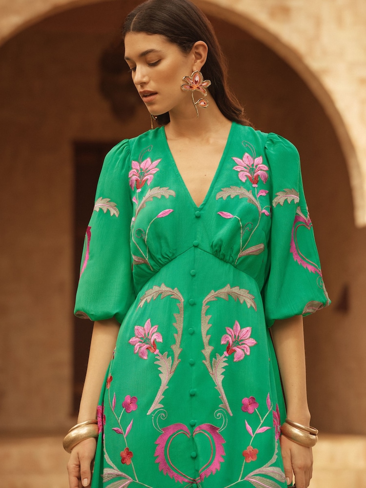 Love & Roses Embroidered V-Neck Midi Dress - 画像 2 / 4