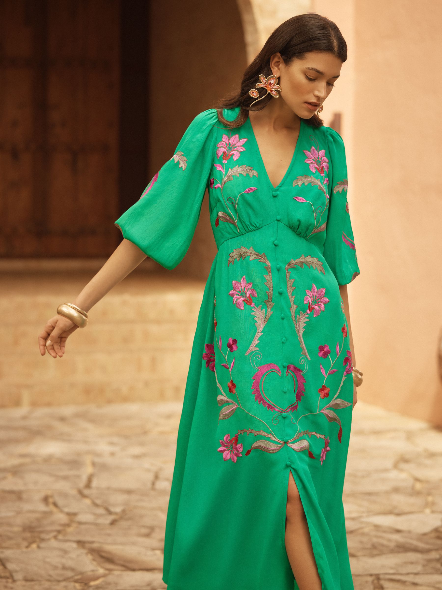 スーツ・フォーマル・ドレス leaf embroidery back design dress Buy Love & Roses Bright Green Woodblock Embroidered V-Neck Midi