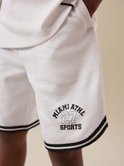 سفید - ورسٹی ٹی شرٹ اور شارٹس سیٹ (3-16yrs) - تصویر 6 از 11