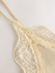 أصفر زبدة - سترة داخلية مضلعة بياقة على شكل V مع حافة دانتيل - صورة 8 من 8