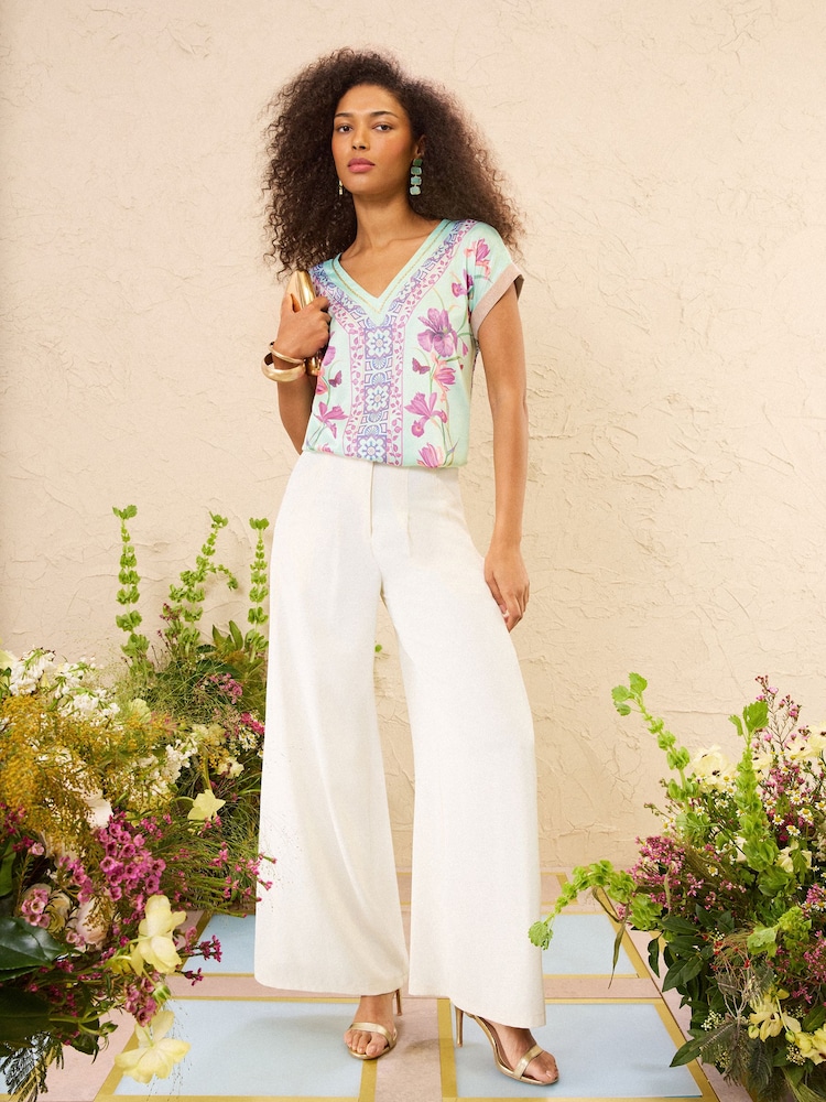 Love & Roses חולצת טי ג'רזי עם סאטן בחזית ועם צווארון וי - תמונה 5 מתוך 5