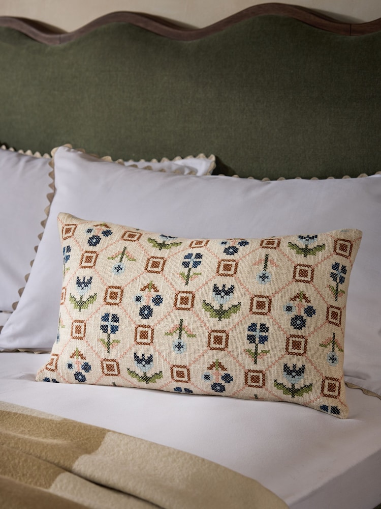 Подушка с цветочным принтом и вышивкой 50 x 50см - Изображение 1 4 Подушка с цветочным принтом и вышивкой 50 x 50см - Изображение 1 4