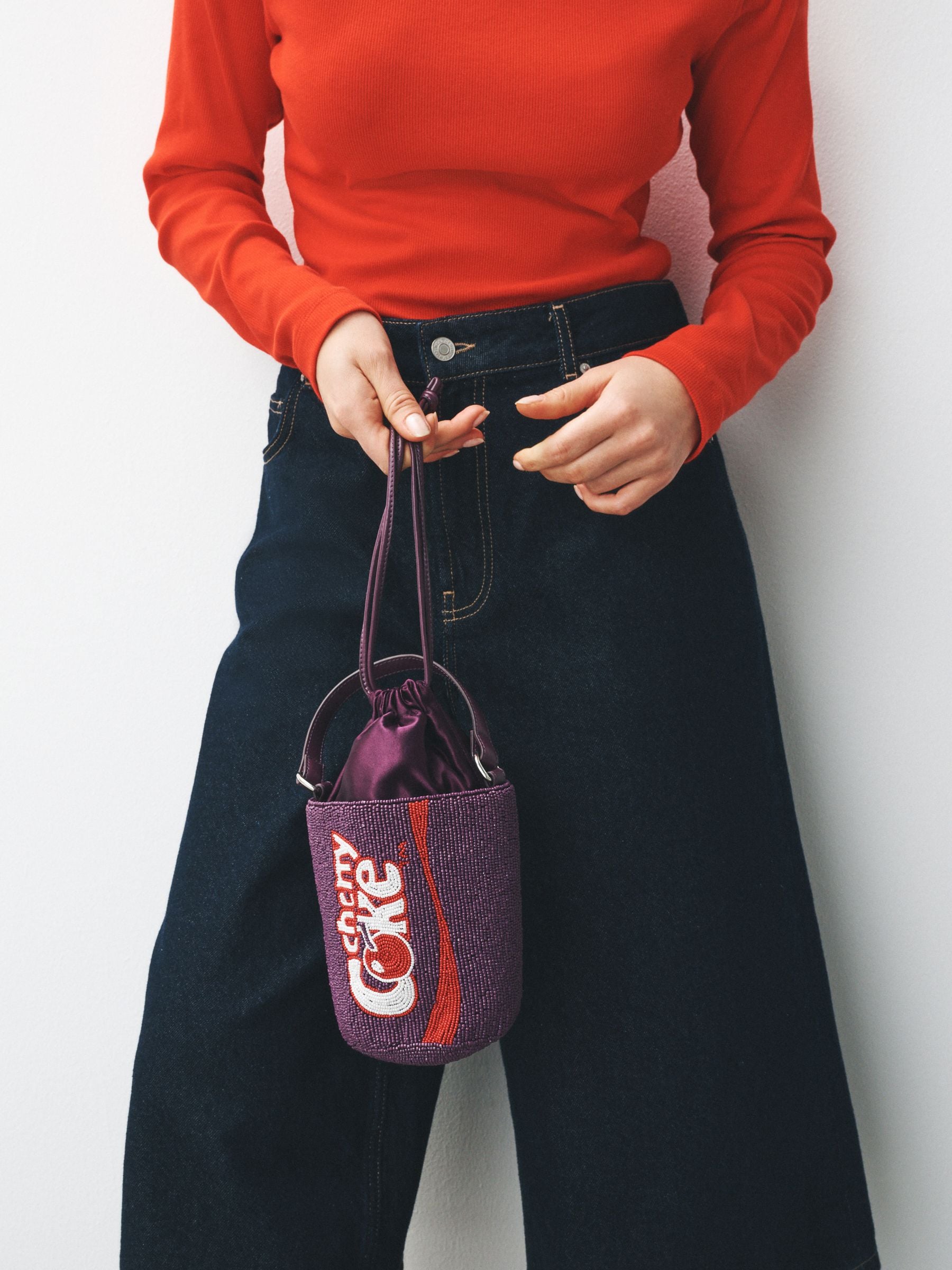 Comprar Vermelho - Cherry Coke License Beaded Cross Body Bag from