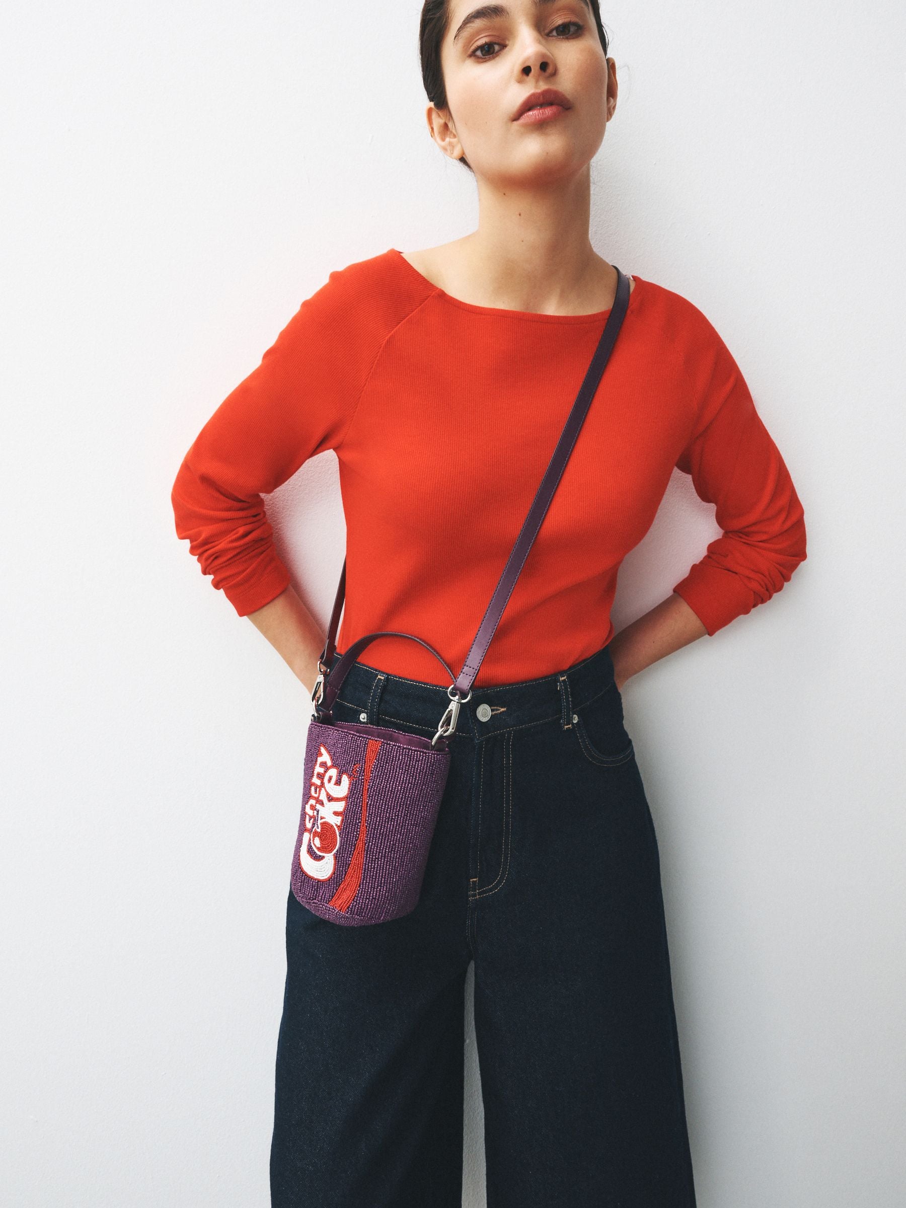 Comprar Vermelho - Cherry Coke License Beaded Cross Body Bag from