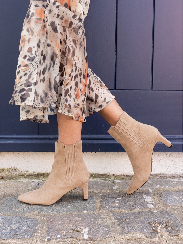 Novo Natural Wide Fit Kara Low Slim Block Heel Sqaure Point Chelsea Ankle Boots - Image 1 of 6 Novo Natural Wide Fit Kara Low Slim Block Heel Sqaure Point Chelsea Ankle Boots - Image 1 of 6