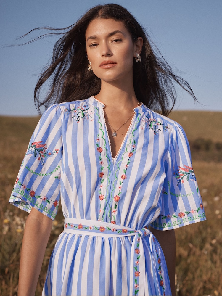 Love & Roses Floral Embroidered V-Neck Shirt Mini Dress - Bild 2 von 5 Love & Roses Floral Embroidered V-Neck Shirt Mini Dress - Bild 2 von 5