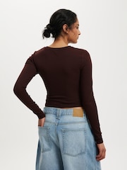 Braun - Cotton On All Day Crew Long Sleeve Top - Bild 2 von 4