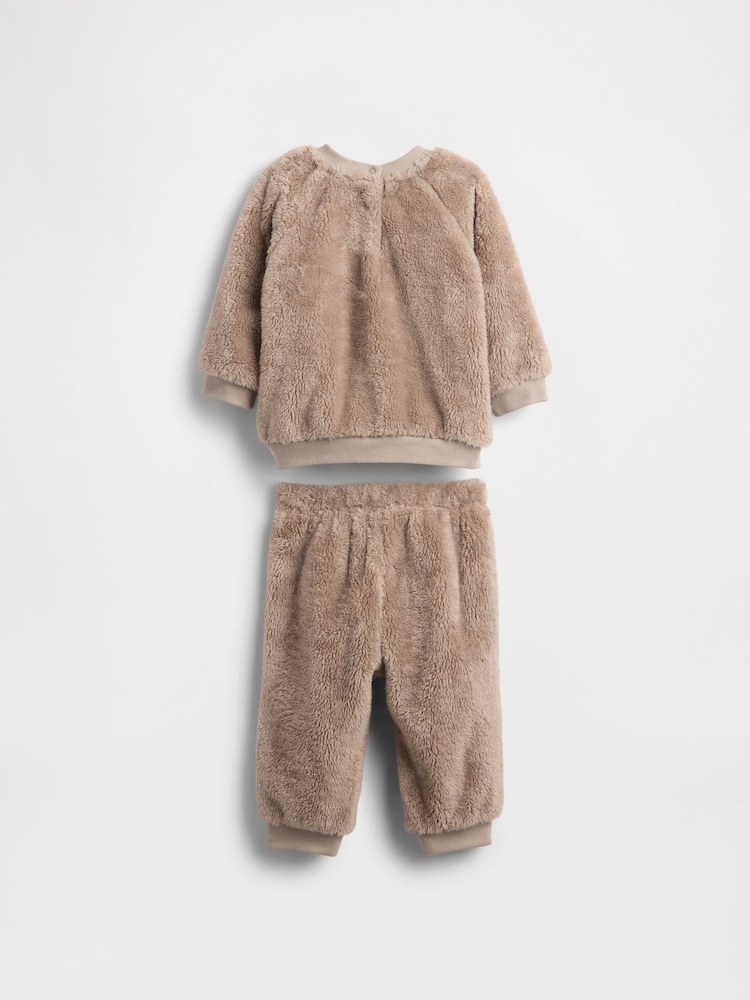 Gap Brown Sherpa Bear Outfit Sweat Top & Joggers Set (0-24mths) - Image 2 of 3 Gap Brown Sherpa Bear Outfit Sweat Top & Joggers Set (0-24mths) - Image 2 of 3
