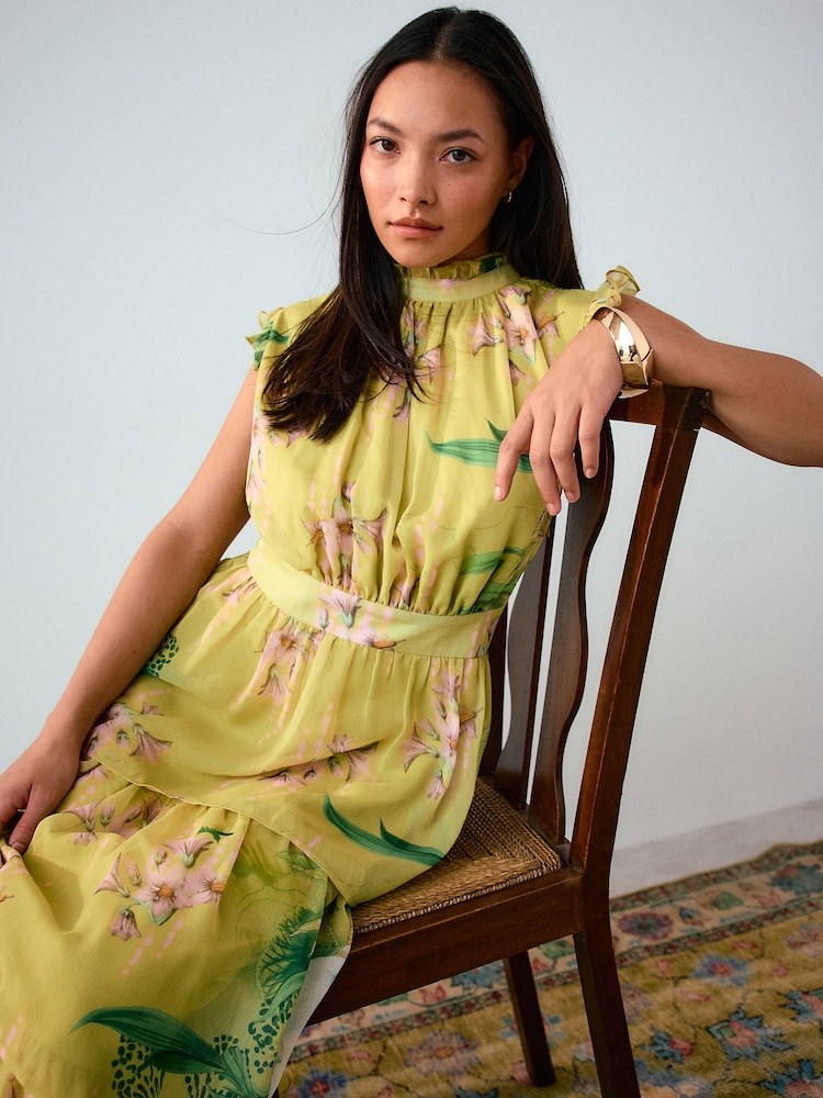 Kew Collection Yellow Floral - Bedrucktes Maxikleid mit hohem Ausschnitt und Stufen für besondere Anlässe - Bild 1 von 8