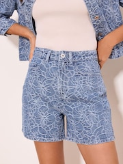 Lipsy Mid Wash Blue Floral Print Classic Denim Mom Shorts - Image 2 of 5