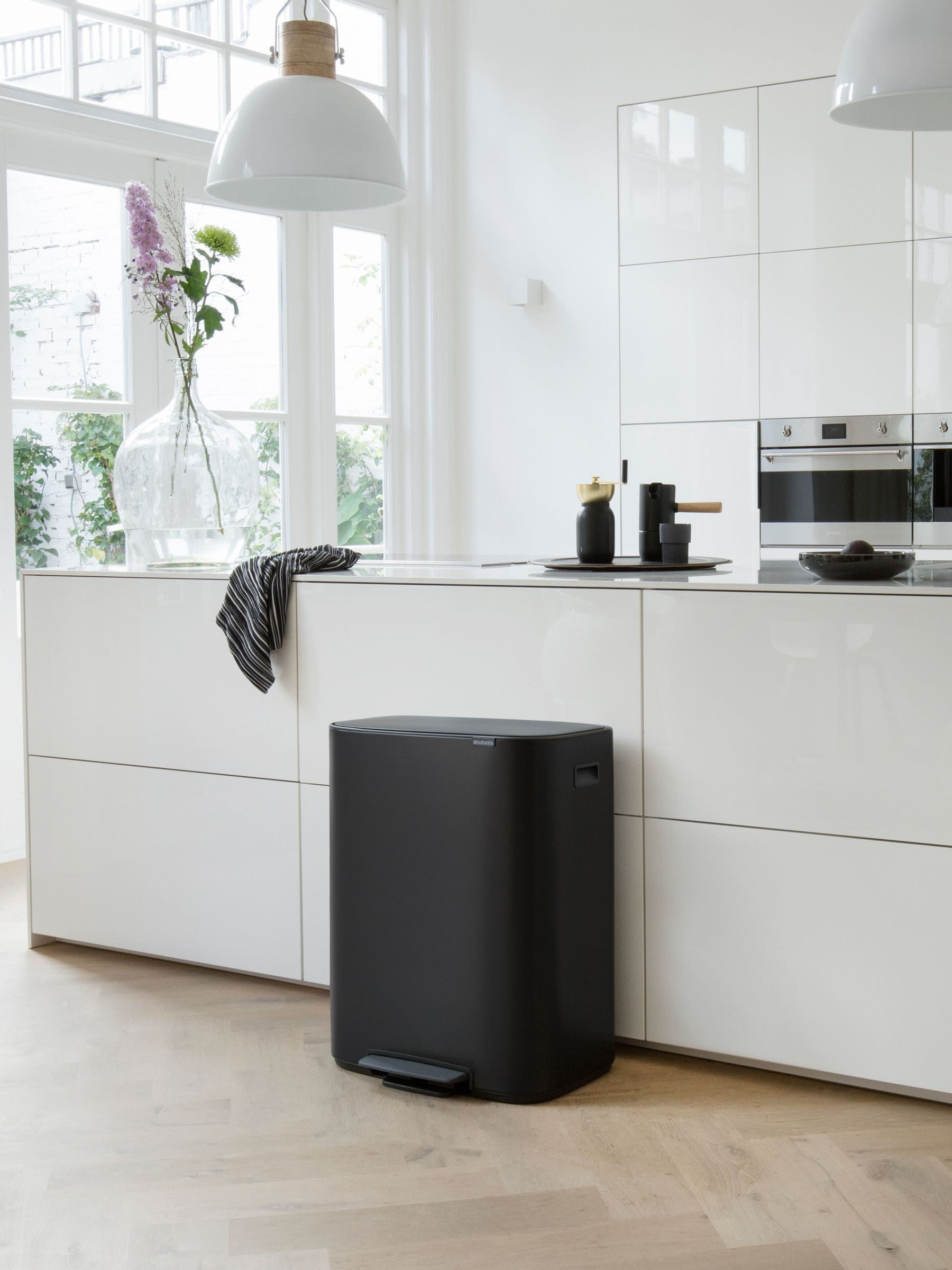 Brabantia Bo Pedal Bin, Matt Black, 60L Inner Bucket, | Large Volume, Waste Kitchen Bin, Soft Closing Lid, Removable Inner Bucket, Brabantia Bin Bags Enclosed (Code M) - Image 3
