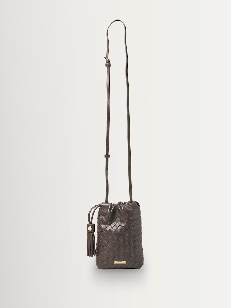 بني - Aspinal of London Hudson Cross-Body Pouch Slot Weave - صورة 2 من 4 بني - Aspinal of London Hudson Cross-Body Pouch Slot Weave - صورة 2 من 4