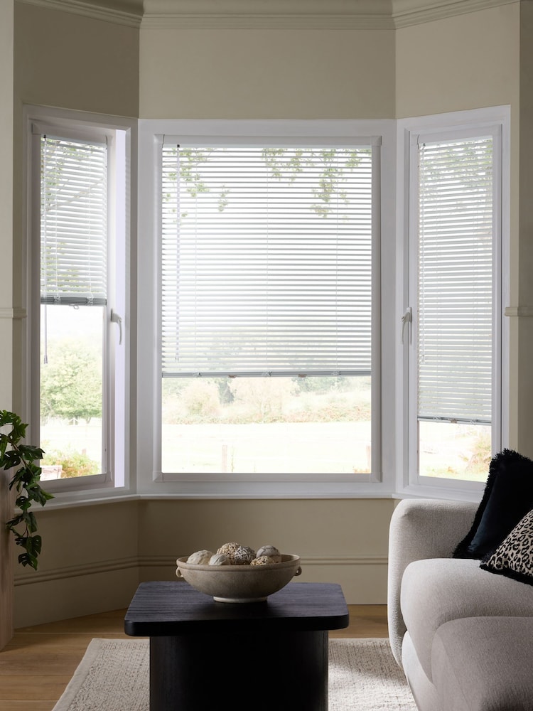 White Matt Made To Measure Perfect Fit 25mm Aluminium Venetian Blinds - Image 1 of 7