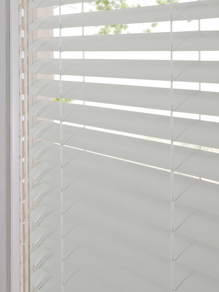 White Vela Made To Measure Perfect Fit 25mm Aluminium Venetian Blinds - Image 6 of 6 White Vela Made To Measure Perfect Fit 25mm Aluminium Venetian Blinds - Image 6 of 6