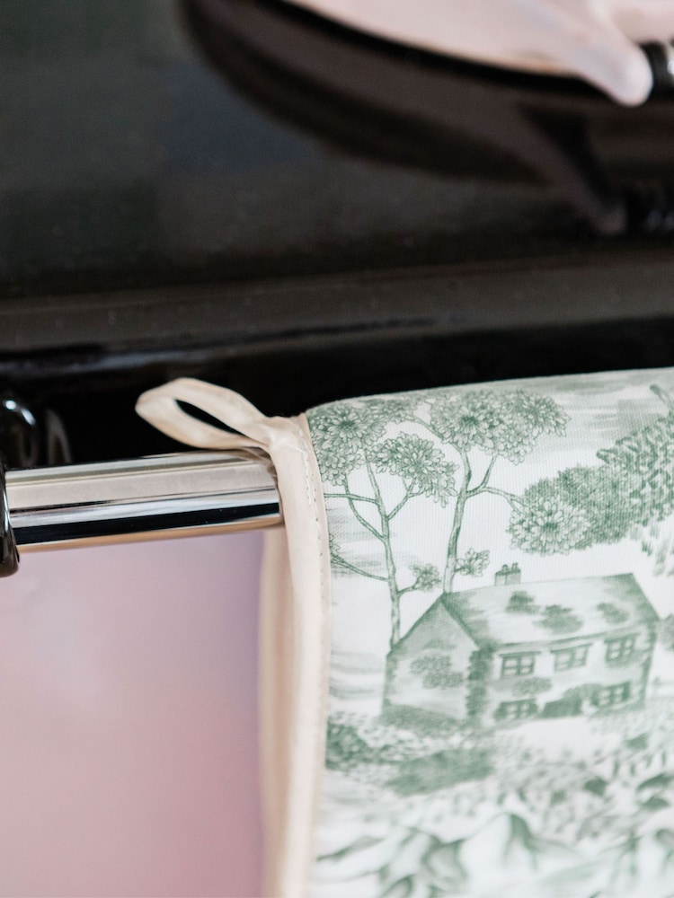 Avalon Home Green Lake District Toile Oven Gloves - Image 5 of 5 Avalon Home Green Lake District Toile Oven Gloves - Image 5 of 5