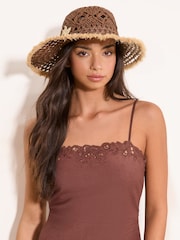 Schokoladenbraun - Lipsy Openwork Flower Floppy Hat - Bild 3 von 7