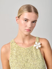 Aela White Enamel Rhinestone Flower Hair Claw - Imagen 4 de 4