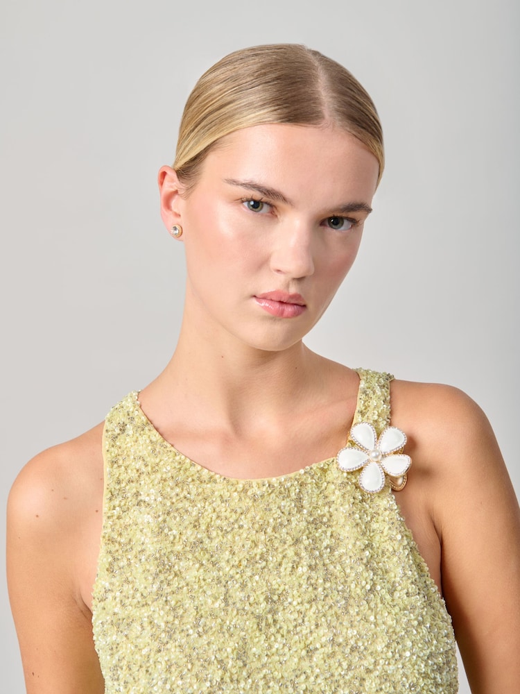 Aela White Enamel Rhinestone Flower Hair Claw - Imagen 4 de 4