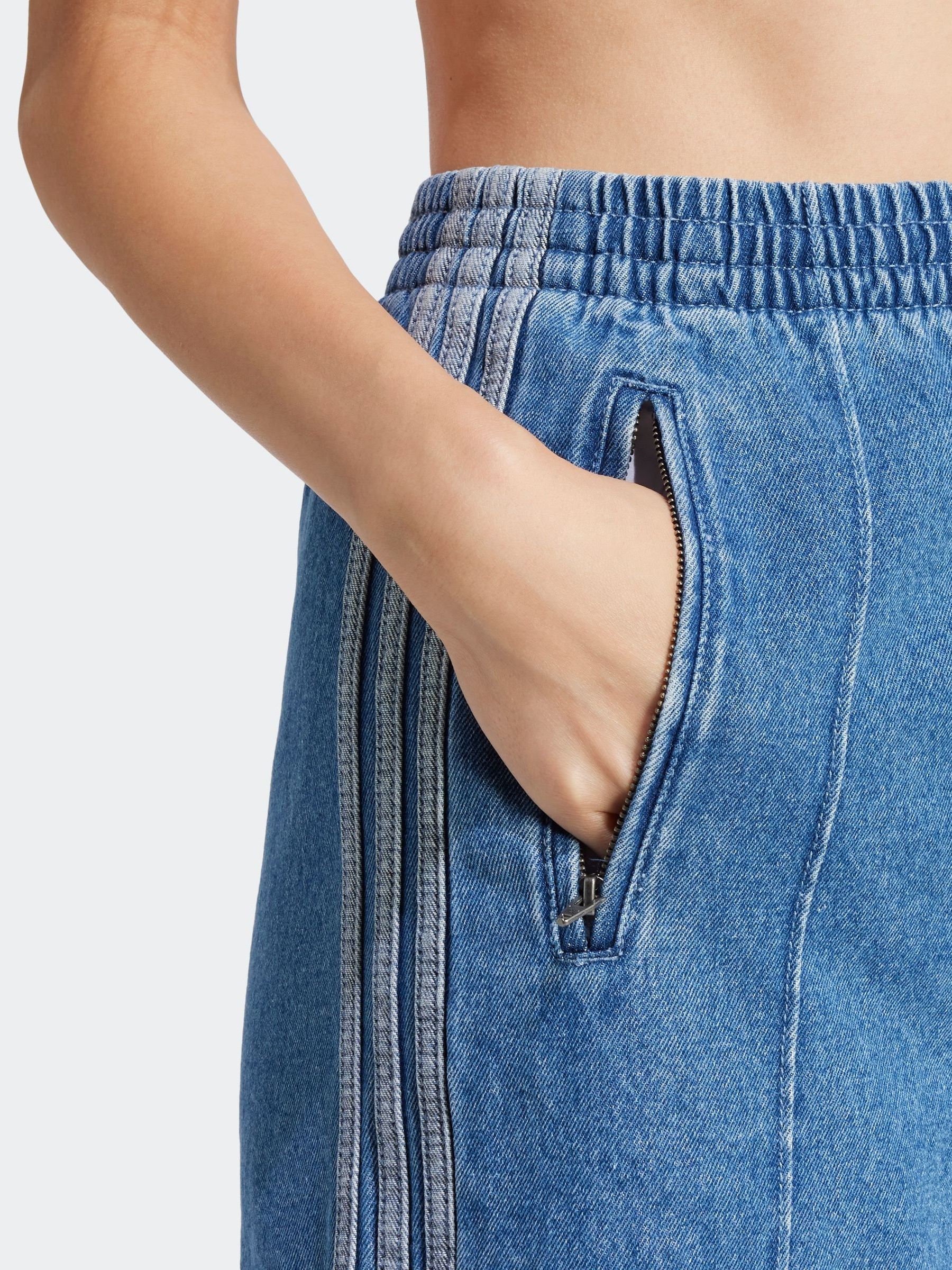 Satın al adidas Originals 3-Çizgi Denim Şort Next Turkey sitesinden