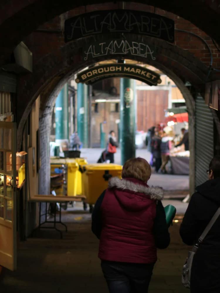 Indytute London Bridge Food Tour For Two London Gift Experience - Image 1 of 4 Indytute London Bridge Food Tour For Two London Gift Experience - Image 1 of 4