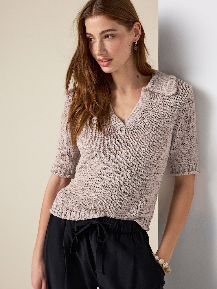 Neutral/Stein - Cotton Rich Short Sleeve Stitch Polo Top - Bild 1 von 8