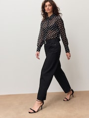 ג'ינס שחור - Belted Barrel Jeans - תמונה 2 מתוך 8