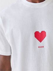 أبيض - تيشرت برسمة قلب عيد الحب من HUGO - صورة 4 من 5