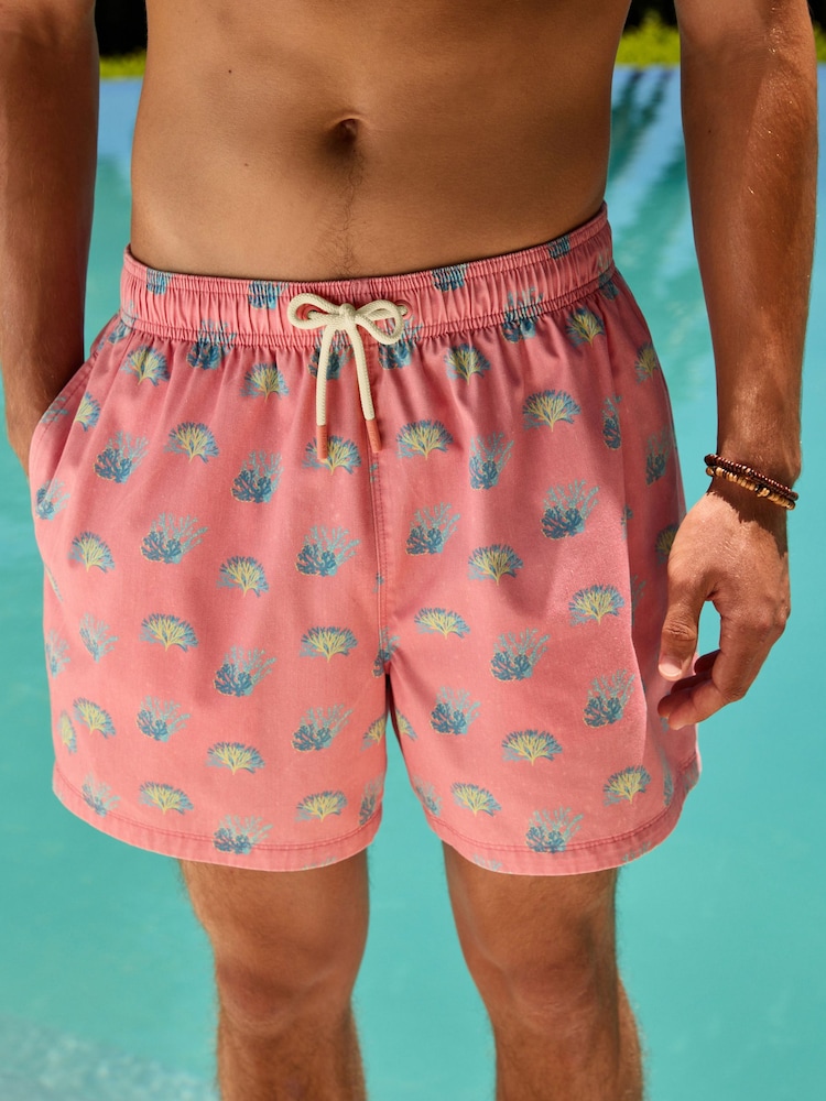 وردي مرجاني - شورتات السباحة بطبعة 5 بوصة مصنوعة من القطن - صورة 1 من 5