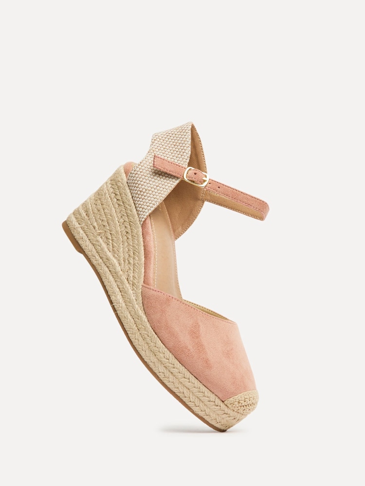 وردي - صندل بكعب عريض بمقدمة مُغلقة Present من Linzi - Image 5 of 5 وردي - صندل بكعب عريض بمقدمة مُغلقة Present من Linzi - Image 5 of 5