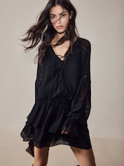 BHOEM Schwarzes Minikleid mit Rüschen und Schnürung - Bild 1 von 5