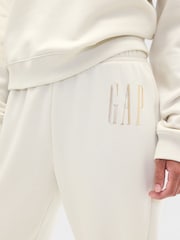 Gap Cream Logo Pull On Slim Joggers - Image 4 of 5