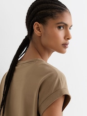 بني فاتح محايد - تيشِرت قطن ممشط بياقة حافة مستديرة Tommie من Reiss - صورة 4 من 7