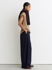 بني فاتح محايد - تيشِرت قطن ممشط بياقة حافة مستديرة Tommie من Reiss - صورة 6 من 7