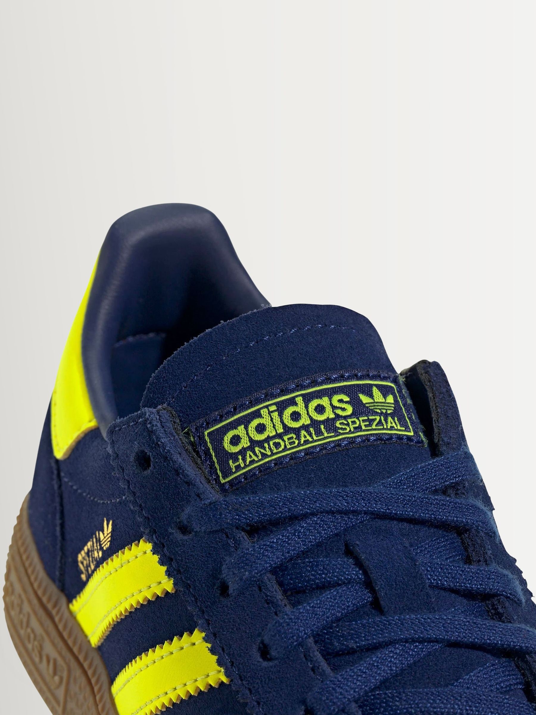 adidas Spezial ネイビー/イエロー スニーカー adidas spezial ネイビー/イエロー - メルカリ