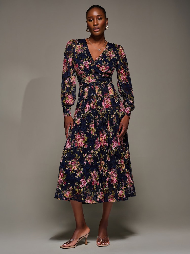 Jolie Moi Langarm Maxikleid aus bedruckter Spitze - Bild 1 von 6