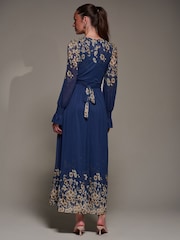 Jolie Moi Mirrored Print Long Sleeve Mesh Maxi Dress - Bild 2 von 6