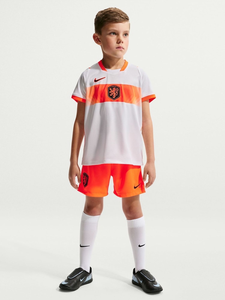 Weiß/Orange - Nike Netherlands 2026 Stadium Little Kids 3 Piece Football Kit - Bild 1 von 8