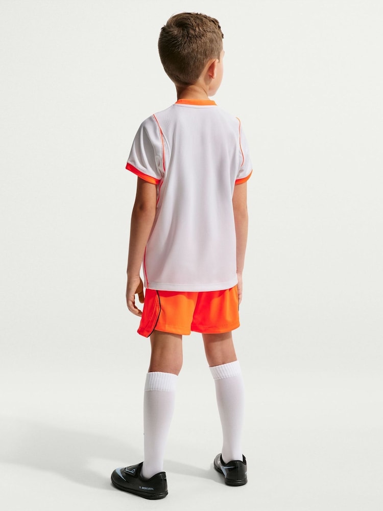 Weiß/Orange - Nike Netherlands 2026 Stadium Little Kids 3 Piece Football Kit - Bild 2 von 8