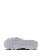Nike White/Silver Reax 8 Trainers - Image 5 of 7
