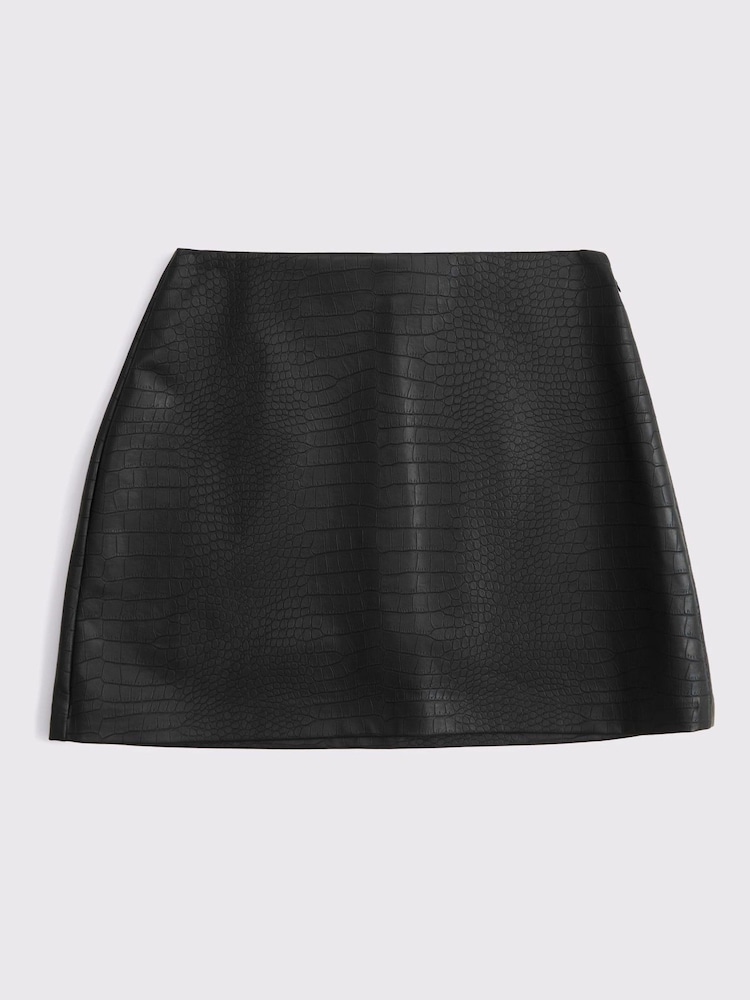 Abercrombie & Fitch Black Faux Leather High Rise Mini Skort - Image 1 of 1 Abercrombie & Fitch Black Faux Leather High Rise Mini Skort - Image 1 of 1