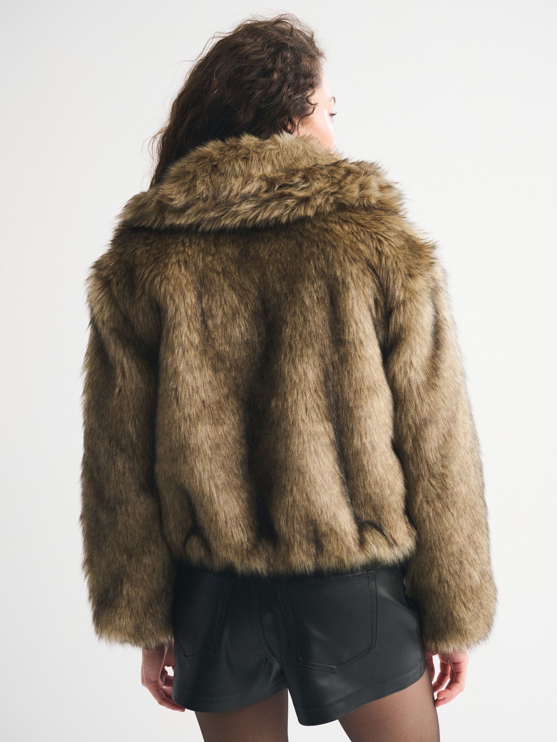 Next：日本 Abercrombie & Fitch フェイクファー クロップド ジップ