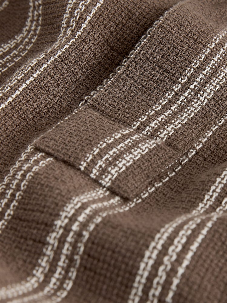 Braun - Woven Vertical Stripe Short Sleeve Polo Shirt - Bild 8 von 8