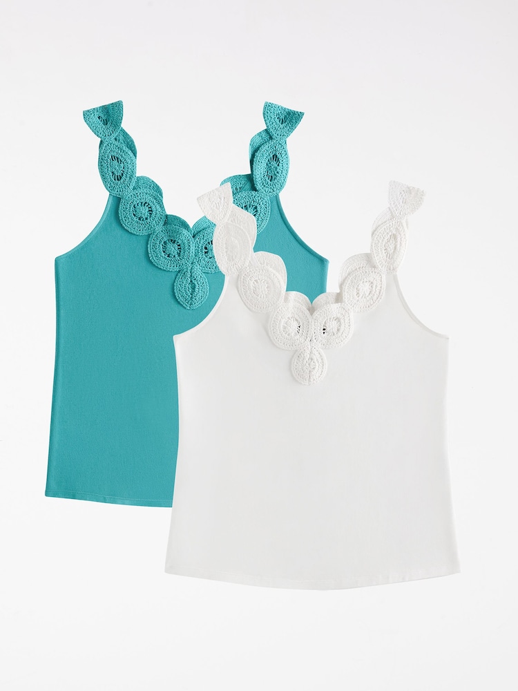 Weiss/Aquablau - Lipsy Crochet Trim Detail Vest - Bild 1 von 4 Weiss/Aquablau - Lipsy Crochet Trim Detail Vest - Bild 1 von 4