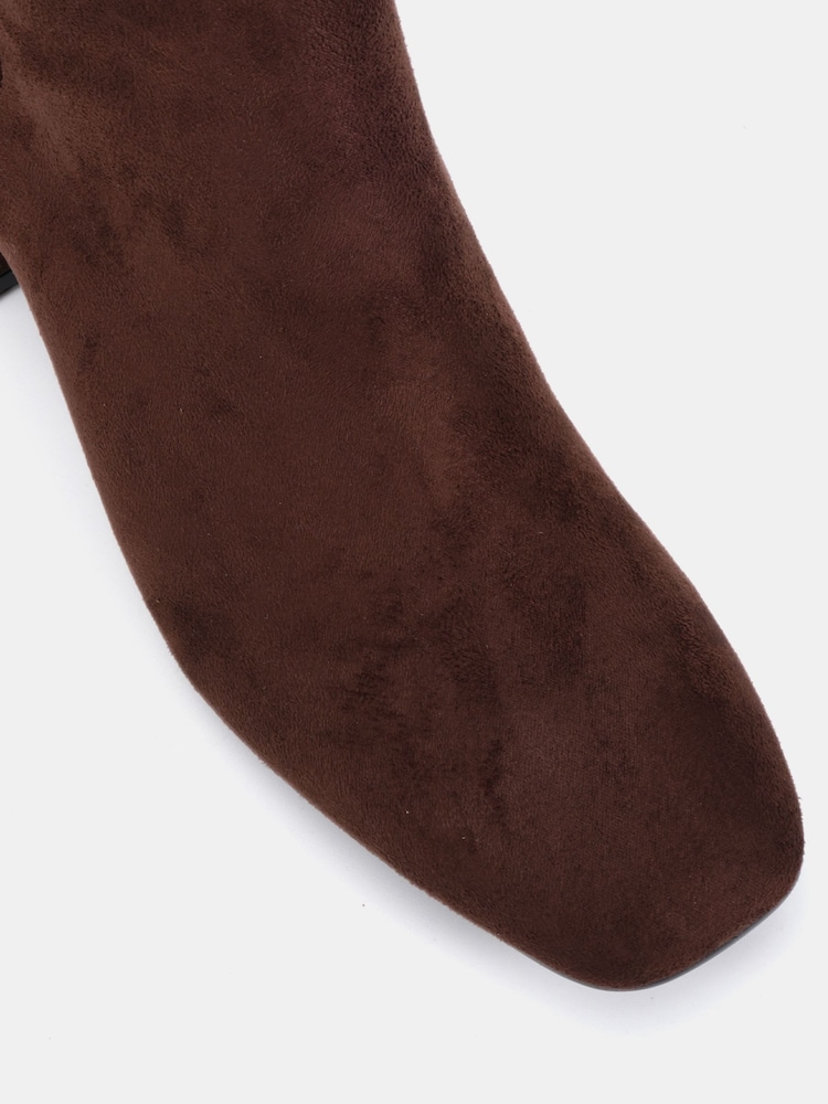 Braun - Novo GERI Block Heel Square Toe Ruched Knee Boot - Bild 6 von 6