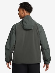 Μπουφάν Nike Tech Dri-Fit με υφαντό φερμουάρ και πλήρες φερμουάρ Windrunner - Εικόνα 2 από 3