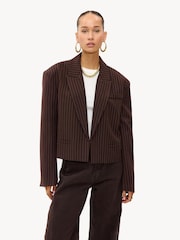 بني ـ سترة بليزر مخطَّطة بكتف عريضة Basically Perfect Love من LOAVIES - صورة 1 من 5