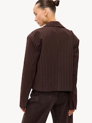 بني ـ سترة بليزر مخطَّطة بكتف عريضة Basically Perfect Love من LOAVIES - صورة 2 من 5