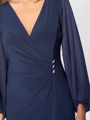 Gina Bacconi Blå Jerseykjole med omslag og nettingermer - Bilde 4 av 5